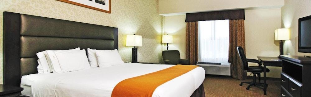 Holiday Inn Express Hotel & Suites Ottawa Airport By Ihg Bagian luar foto