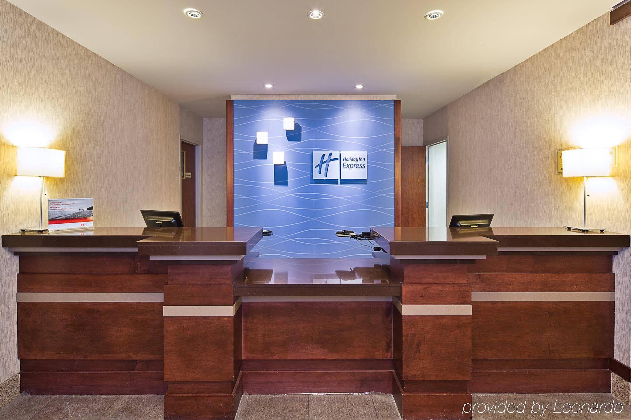 Holiday Inn Express Hotel & Suites Ottawa Airport By Ihg Bagian luar foto