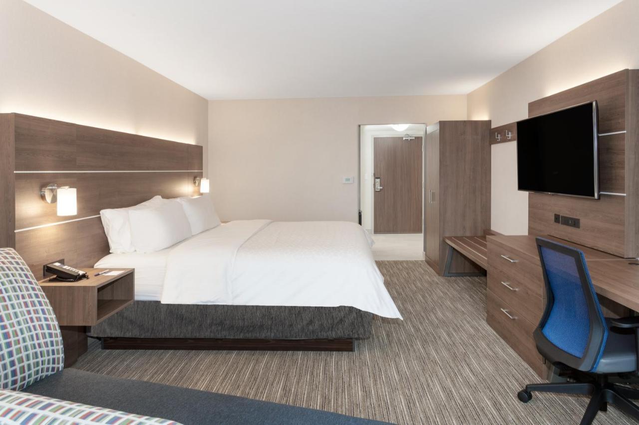 Holiday Inn Express Hotel & Suites Ottawa Airport By Ihg Bagian luar foto
