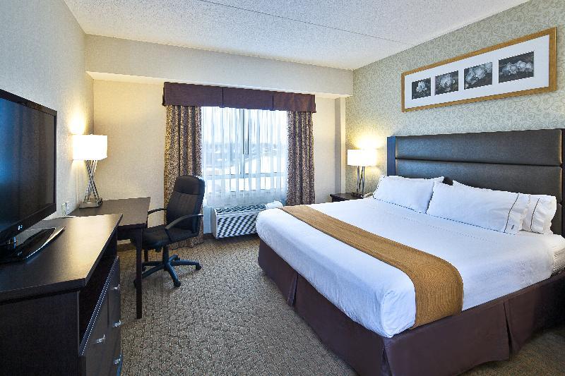 Holiday Inn Express Hotel & Suites Ottawa Airport By Ihg Bagian luar foto