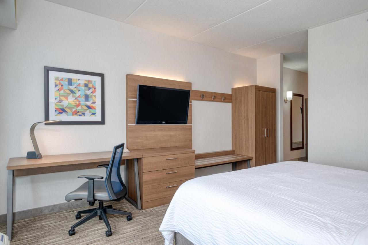 Holiday Inn Express Hotel & Suites Ottawa Airport By Ihg Bagian luar foto