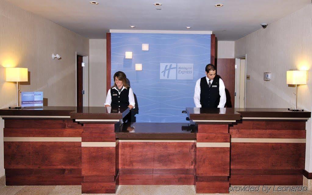 Holiday Inn Express Hotel & Suites Ottawa Airport By Ihg Bagian luar foto