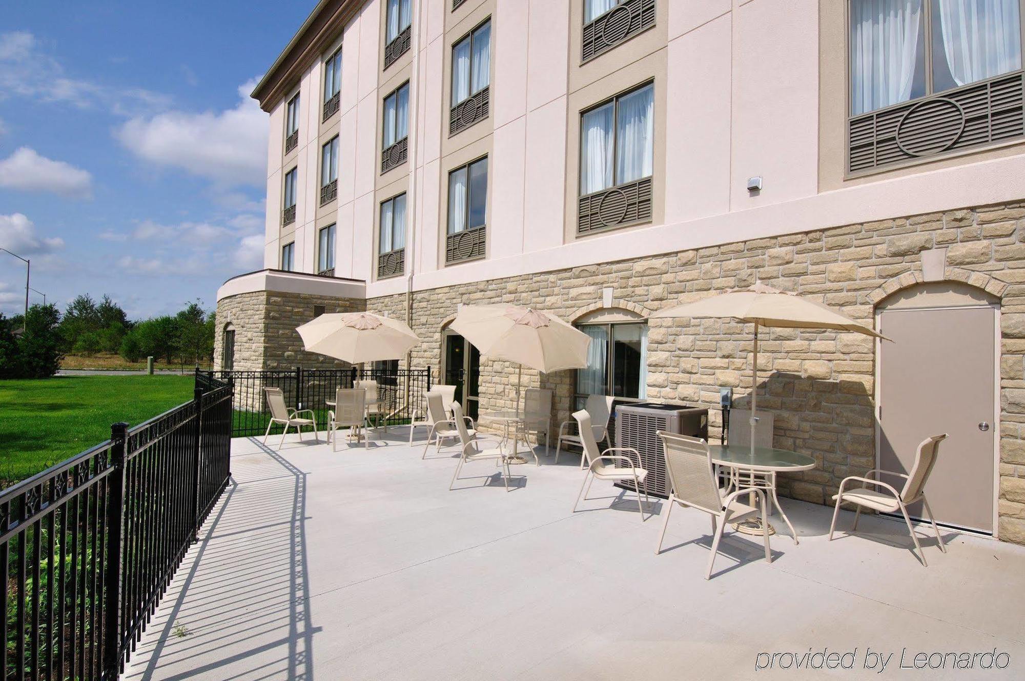 Holiday Inn Express Hotel & Suites Ottawa Airport By Ihg Bagian luar foto