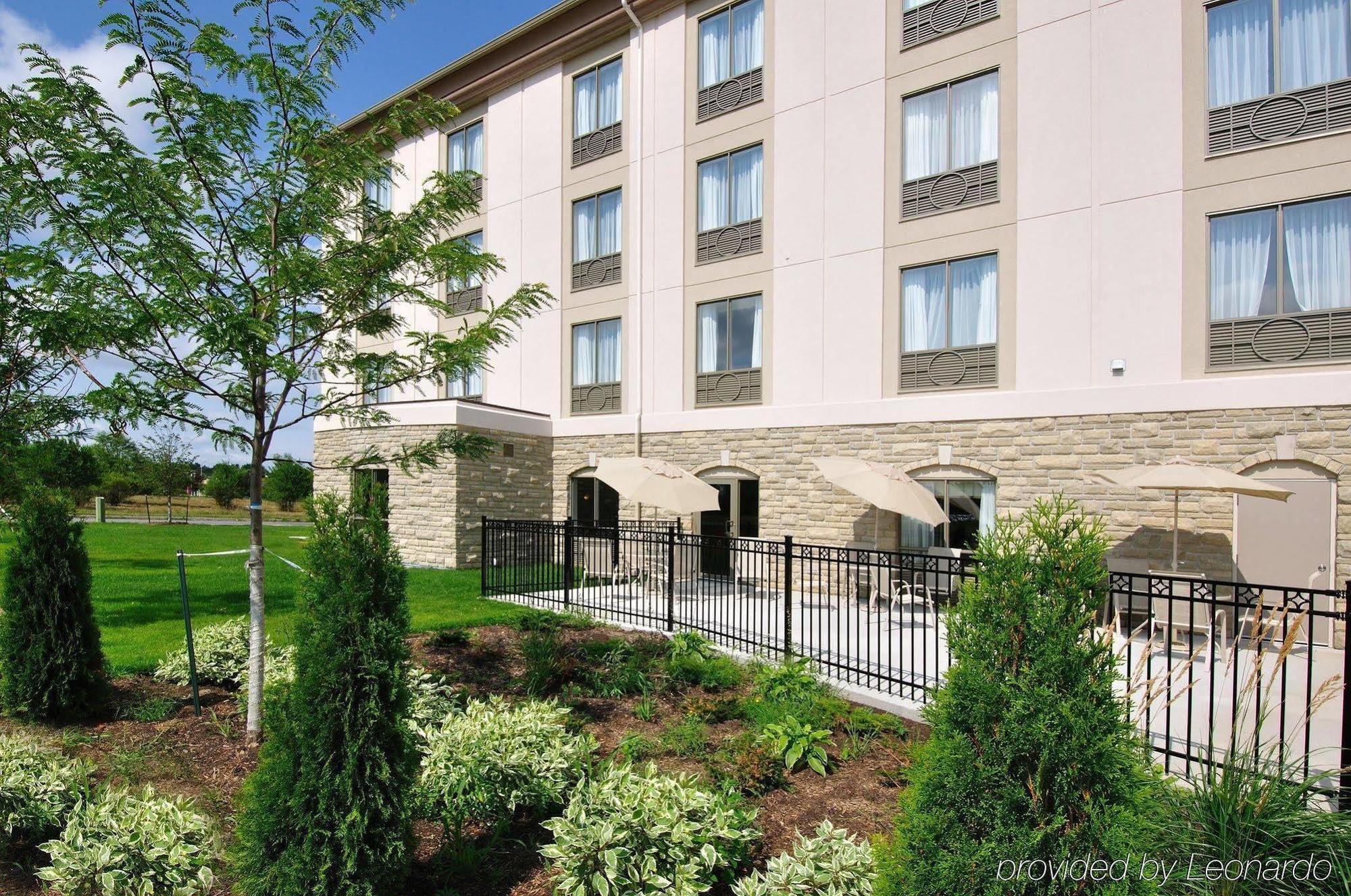 Holiday Inn Express Hotel & Suites Ottawa Airport By Ihg Bagian luar foto