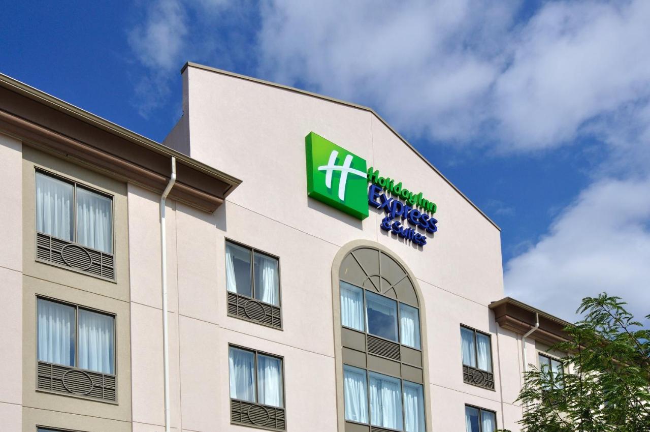 Holiday Inn Express Hotel & Suites Ottawa Airport By Ihg Bagian luar foto