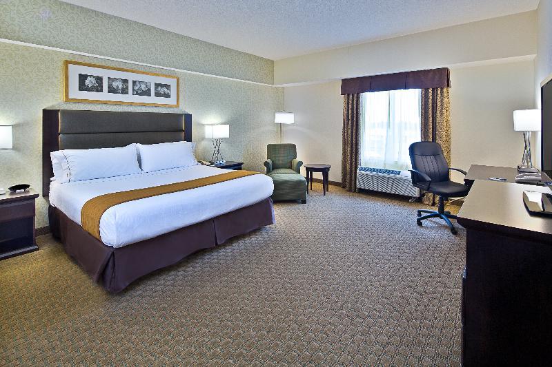 Holiday Inn Express Hotel & Suites Ottawa Airport By Ihg Bagian luar foto